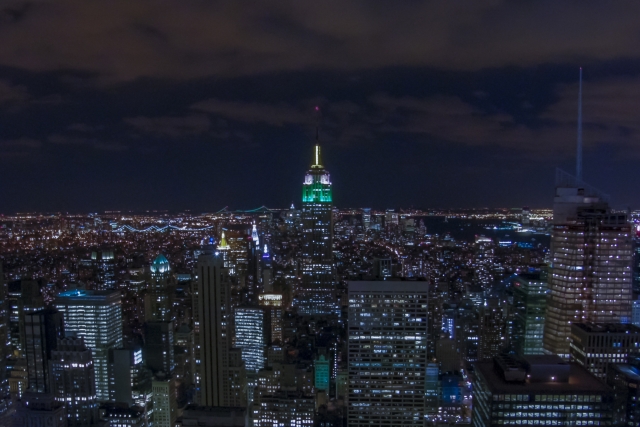 【衝撃短編】「死のトンネル(The Tunnel Ahead)」レビュー|14分で突きつけられる絶望の未来社会とは?