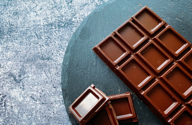 【欠けた板チョコの謎】1ピース欠けた板チョコがバズった理由|Milkaの神マーケ戦略を解説!