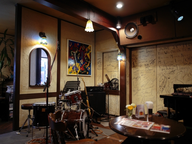 【純喫茶の闇】実はいかがわしい店からの反動だった!?昭和の喫茶店の歴史