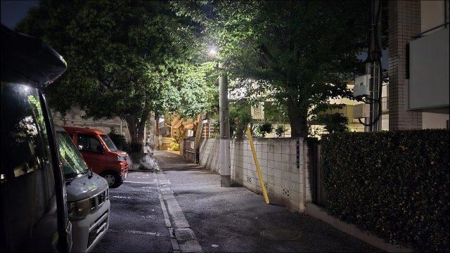 【実体験】中学生の帰り道で出会った“謎の管理人さん”の話｜日常に紛れた小さな不思議体験【怖い話】