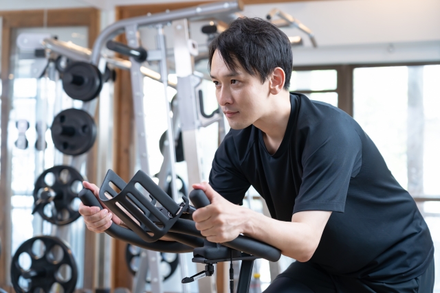 【ダイエット】エアロバイク初日に2時間(35km)こいだ末路。足が死んで悟った「継続のコツ」とは?